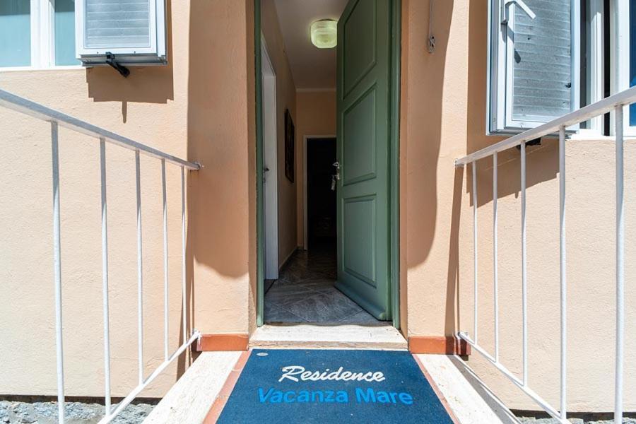 Residence Vacanza Mare マリーナ・ディ・カンポ エクステリア 写真